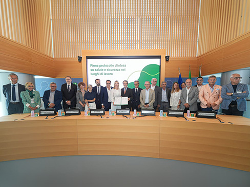 Salute e sicurezza nei luoghi di lavoro: Confcooperative Lombardia ha firmato il Protocollo Salute e sicurezza nei luoghi di lavoro: Confcooperative Lombardia ha firmato il Protocollo